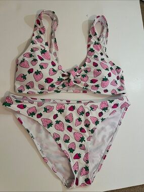 NWOT Cabana del Sol strawberries 🍓 bikini